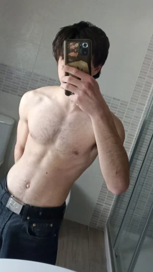 virgene, 20 years old from Italy