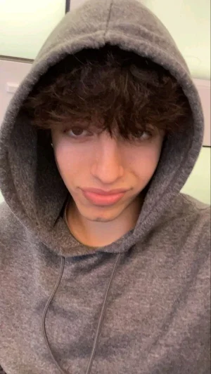 vk_19x, 19 years old from Lebanon