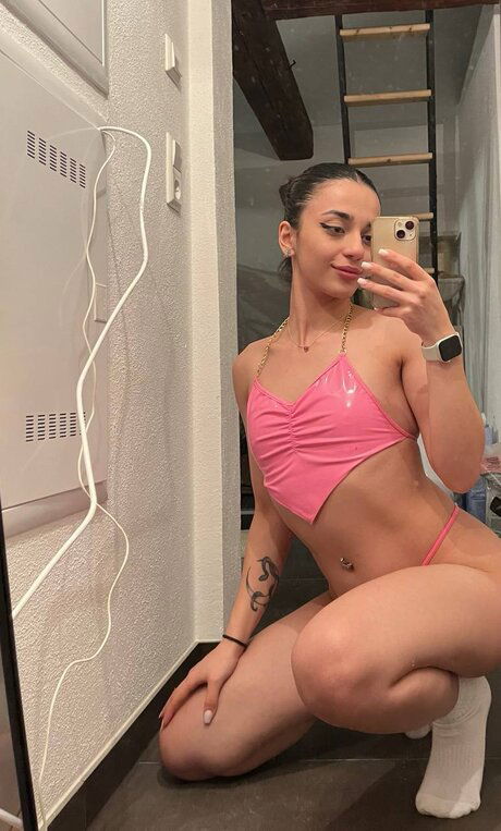 xewoneti, 21 years old from Australia