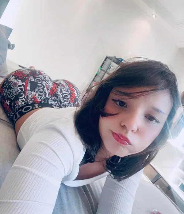xngelkk, 18 years old from United States