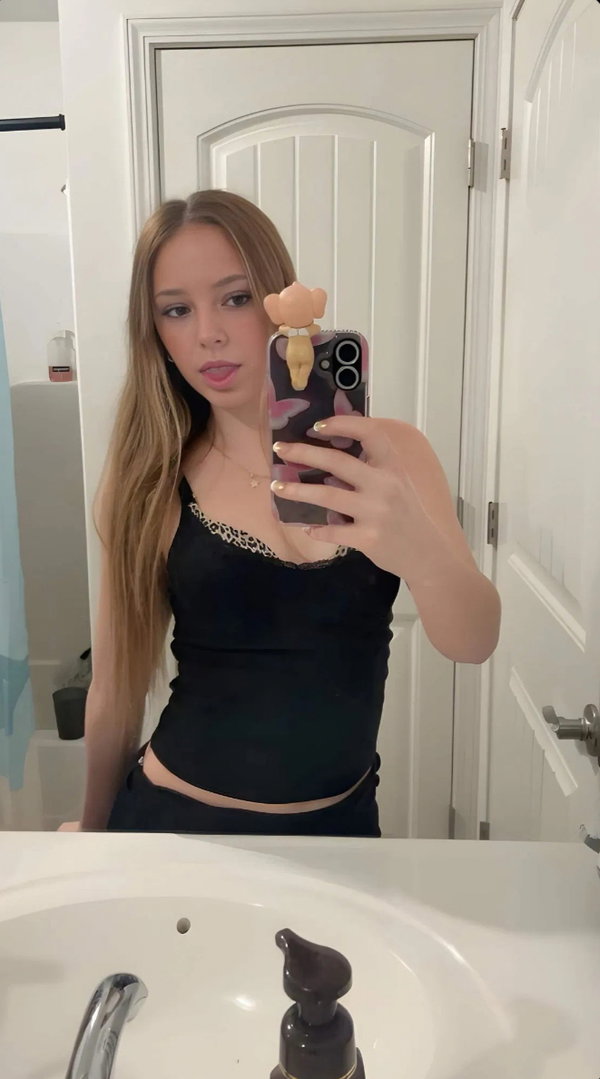 yehipaj, 22 years old from United States