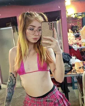 yiyan92158, 18 years old from Germany