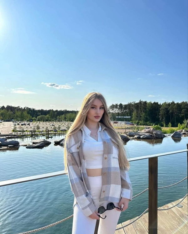 yowomej, 22 years old from Sweden